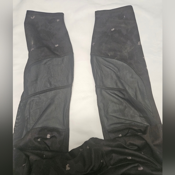 All In Motion Black Animal Print Leggings With Mesh Panels! - Picture 5 of 8